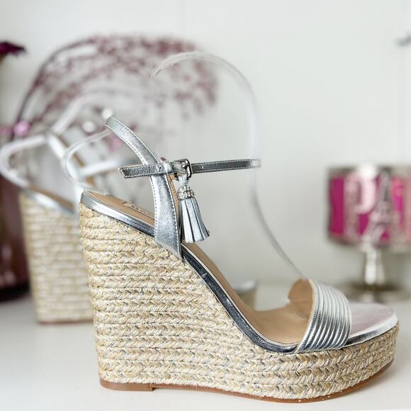 Badgley Mischka Trace Ankle Strap Espadrille Wedge Sandals Silver Size 8.5 NWB - Picture 3 of 14